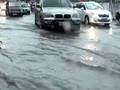 贵州遭暴雨突袭道路积水严重