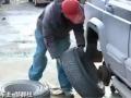 新疆最低气温-6℃ 车主忙换雪地轮胎