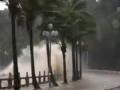 <P>“天鸽”风雨不减 广西玉林城市变海车变船